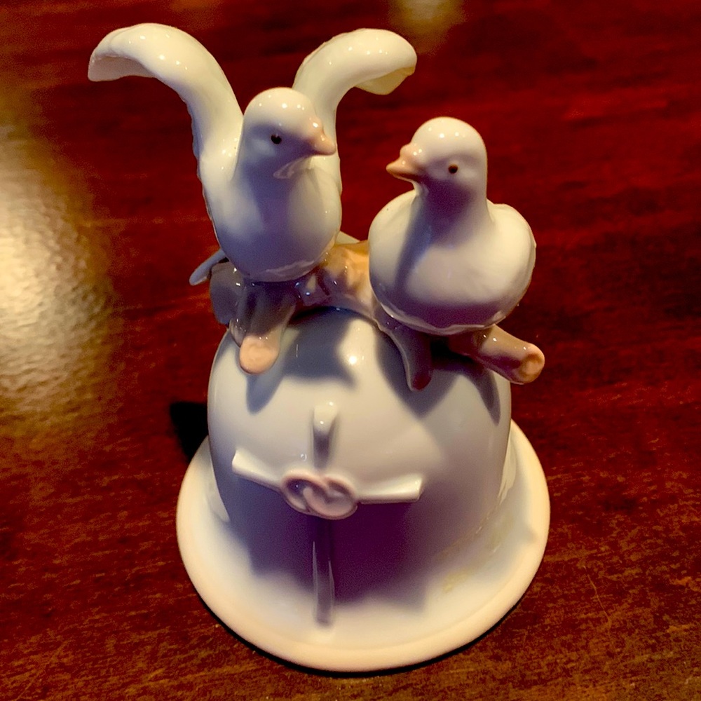 Porcelain dinner bell